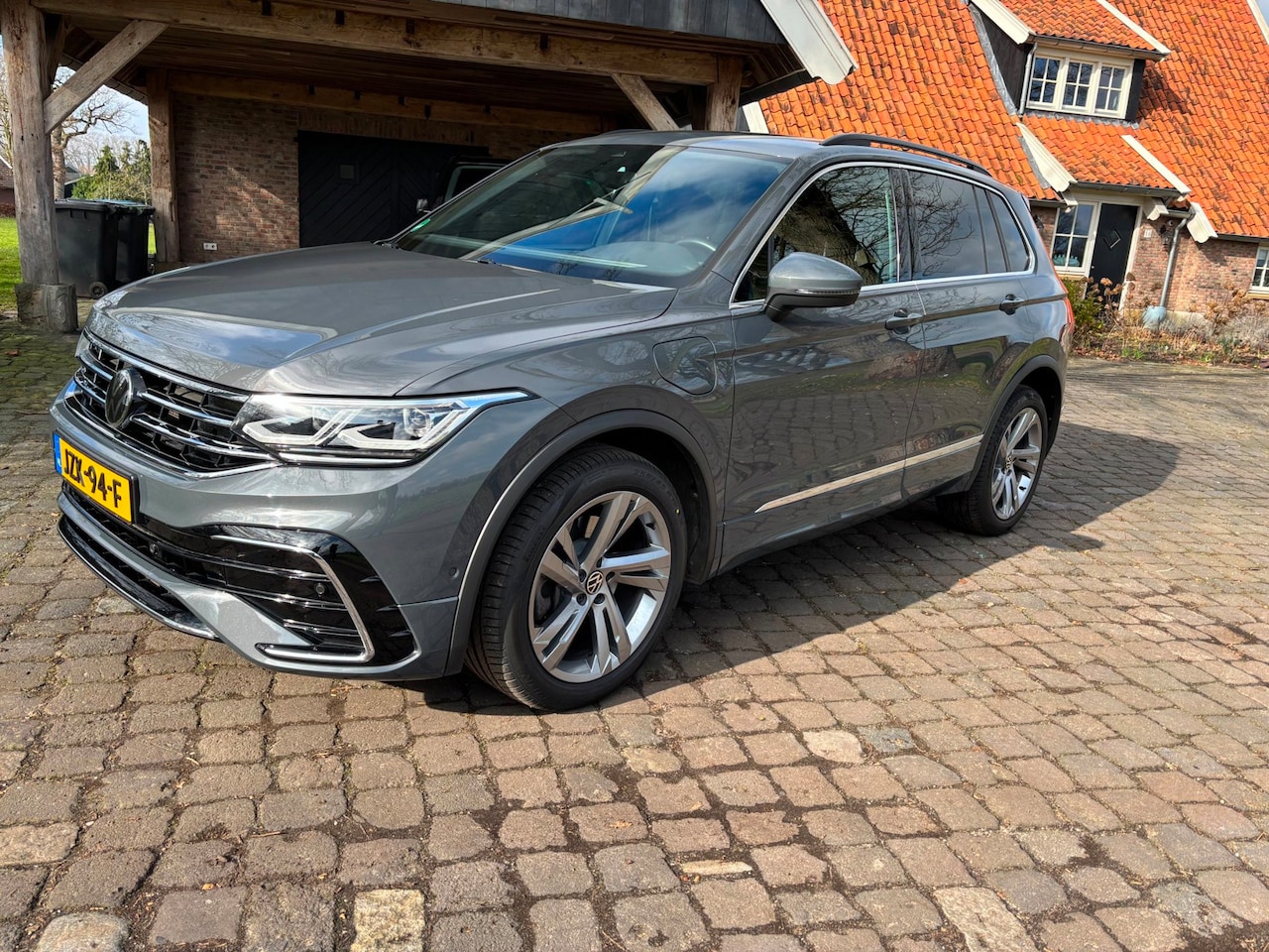 Volkswagen Tiguan - 1.4 TSI eHybrid R-Line Business 1.4 TSI eHybrid R-Line Business+ - AutoWereld.nl