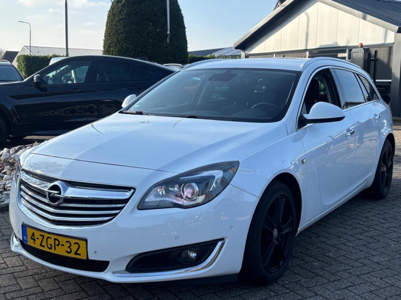 Opel Insignia Sports Tourer - 2.0 CDTI Cosmo 2015 Wit Trekhaak - AutoWereld.nl