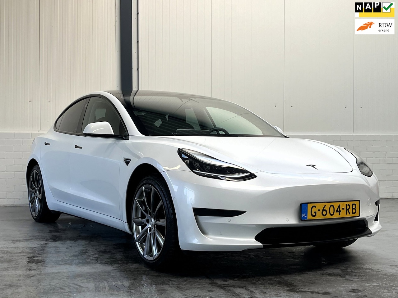 Tesla Model 3 - Standard RWD Plus 60 kWh|SoH 87%|Trekhaak|19 Inch - AutoWereld.nl