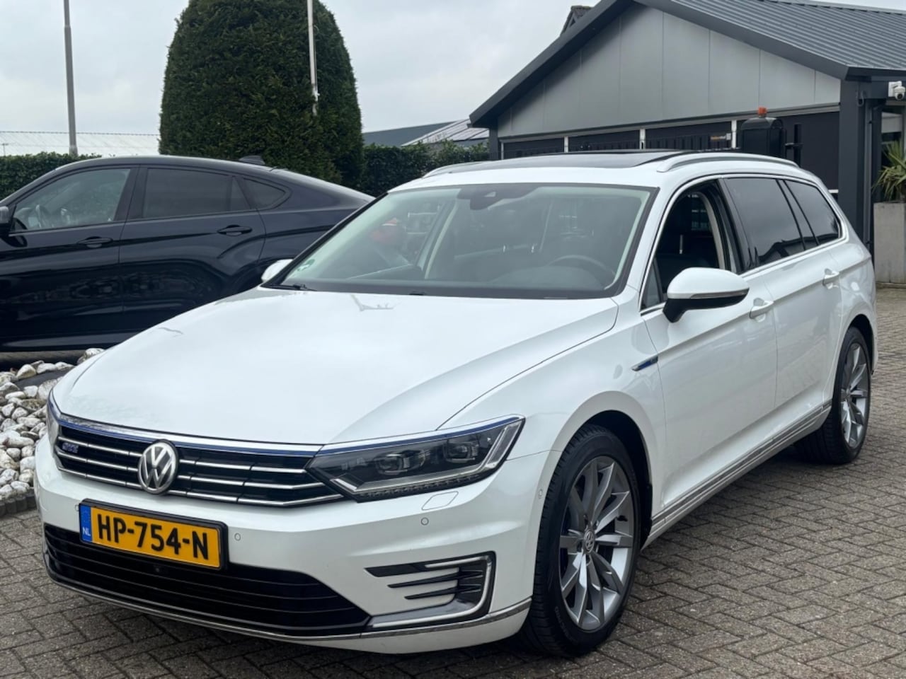 Volkswagen Passat Variant - 1.4 TSI GTE Highline 2015 WIt Pano Leer Trekhaak - AutoWereld.nl