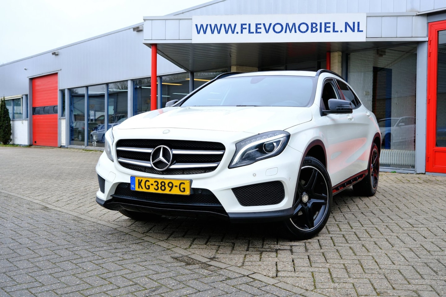 Mercedes-Benz GLA-Klasse - 180 AMG Night Edition Plus Aut. Navi|Xenon|Leder-Alcantar|LMV - AutoWereld.nl