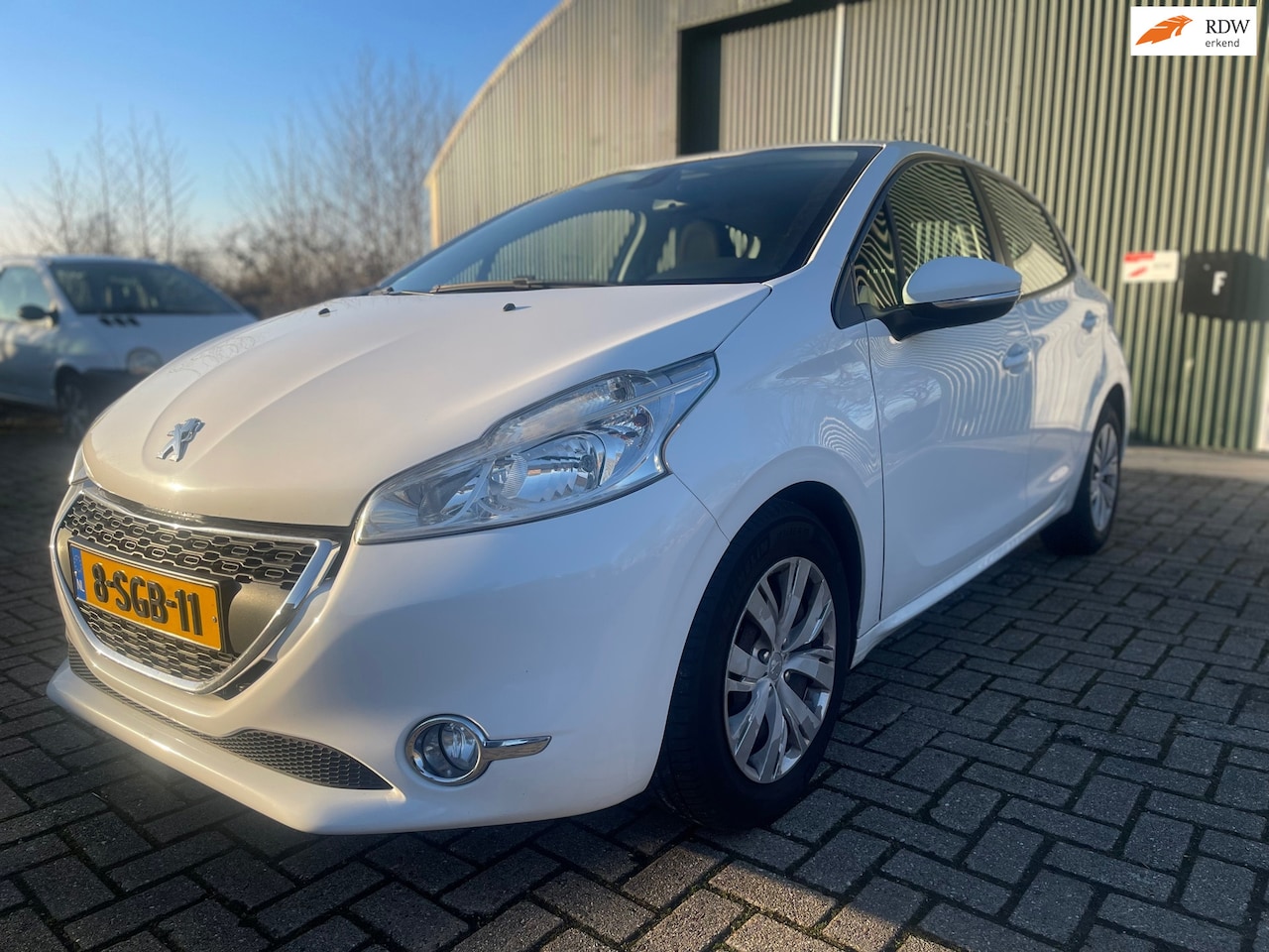 Peugeot 208 - 1.4 HDi Active Dealer onderhoud!/Airco/ Cruise Control/APK - AutoWereld.nl
