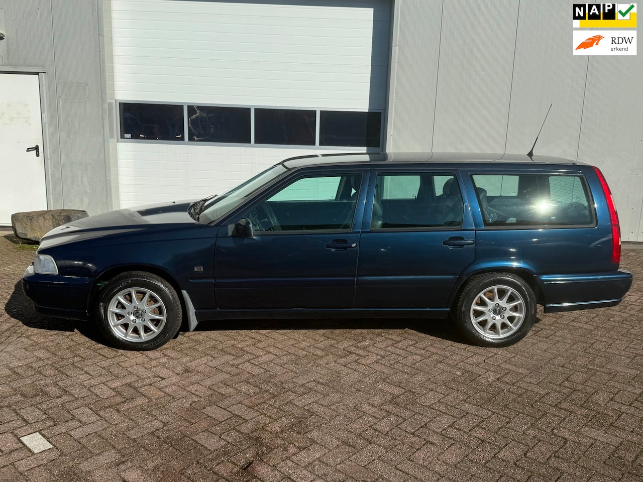 Volvo V70 - 2.5 Luxury-Line 2.5 Luxury-Line - AutoWereld.nl
