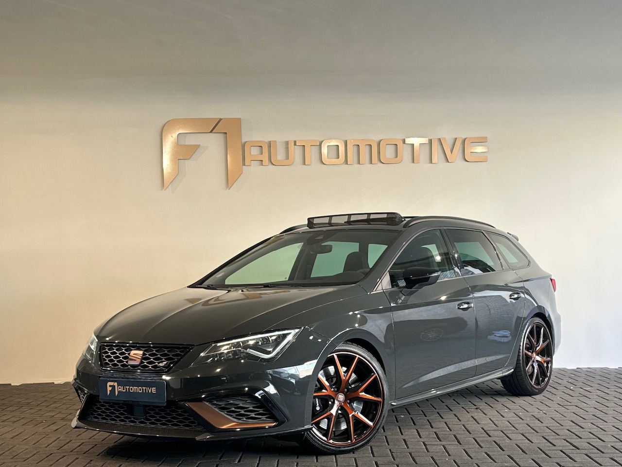 SEAT Leon ST - 2.0 TSI 4DRIVE CUPRA Ultimate Pano|Carbon|Keyless - AutoWereld.nl