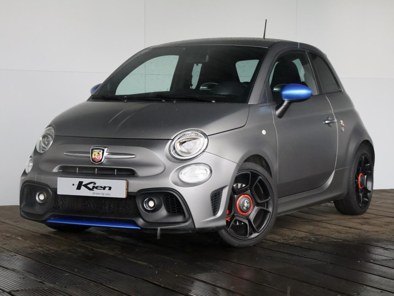 Abarth 595 - Formula 4 F595 | 165pk 230 Nm koppel | Mat grijs | Unieke uitvoering | - AutoWereld.nl