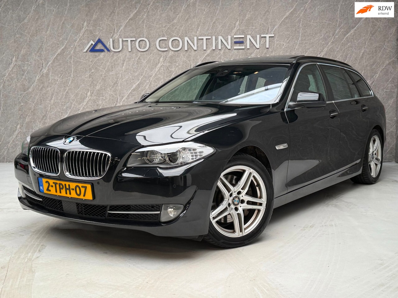 BMW 5-serie Touring - 528i 245 PK / Full Option / Nette Auto - AutoWereld.nl