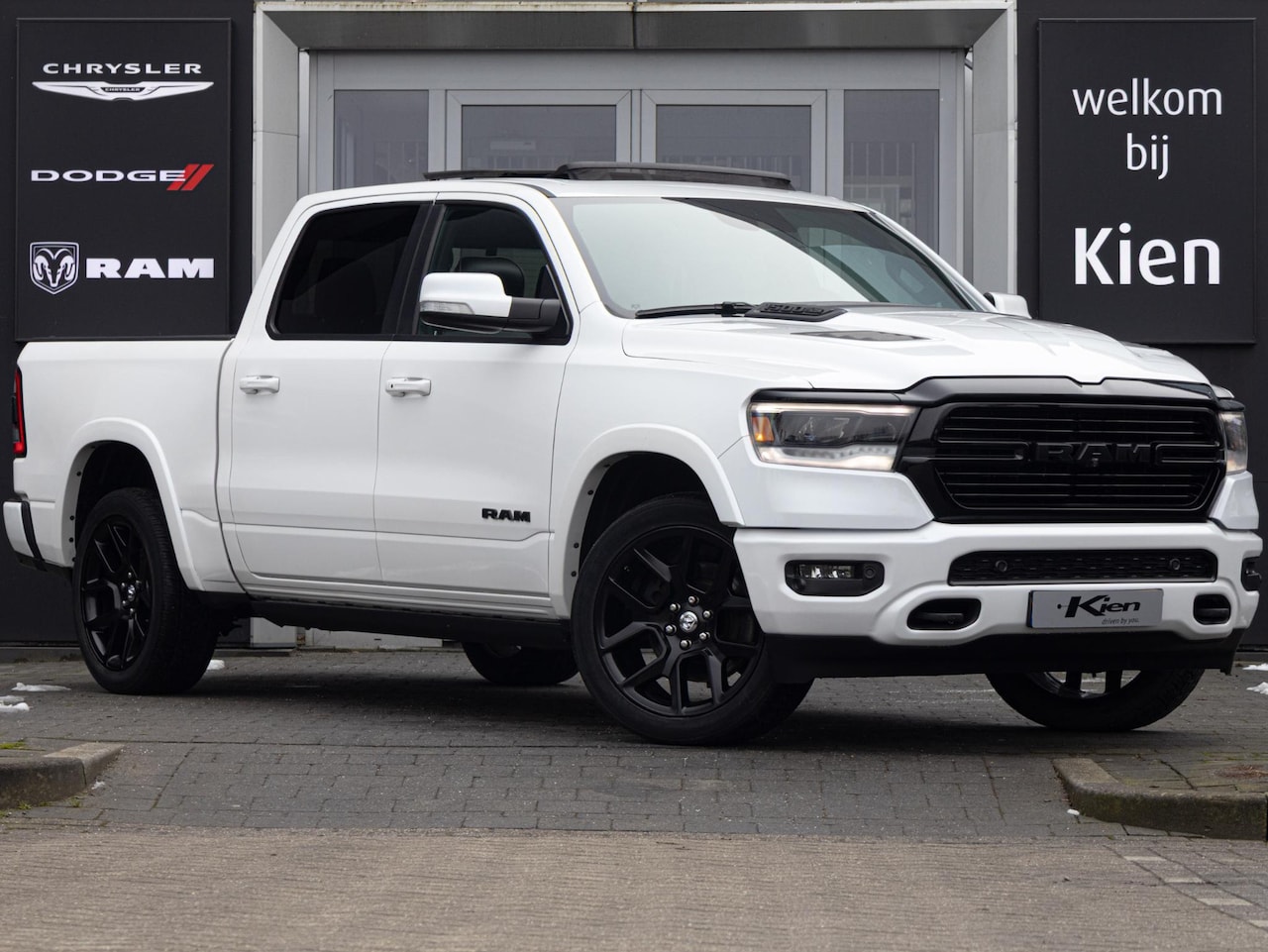 Dodge Ram 1500 - 5.7 V8 4x4 Crew Cab Laramie Night | Luchtvering | Elektrische side steps | - AutoWereld.nl