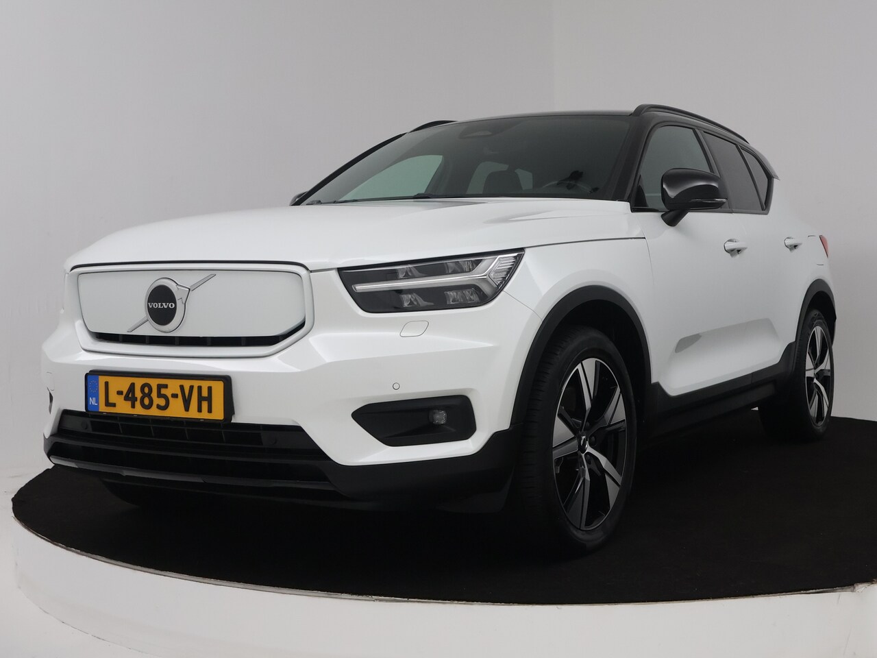Volvo XC40 - Recharge P8 AWD R-Design | SOH 93% | Origineel NL! | NAP - AutoWereld.nl