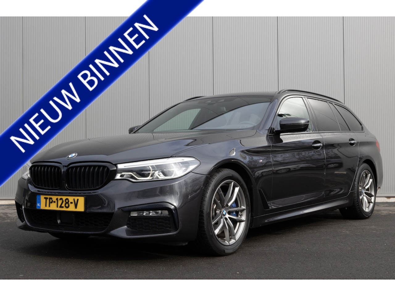 BMW 5-serie Touring - 530i High Executive | M SPORT | PANO | LEDER | SFEER VERLICHTING - AutoWereld.nl