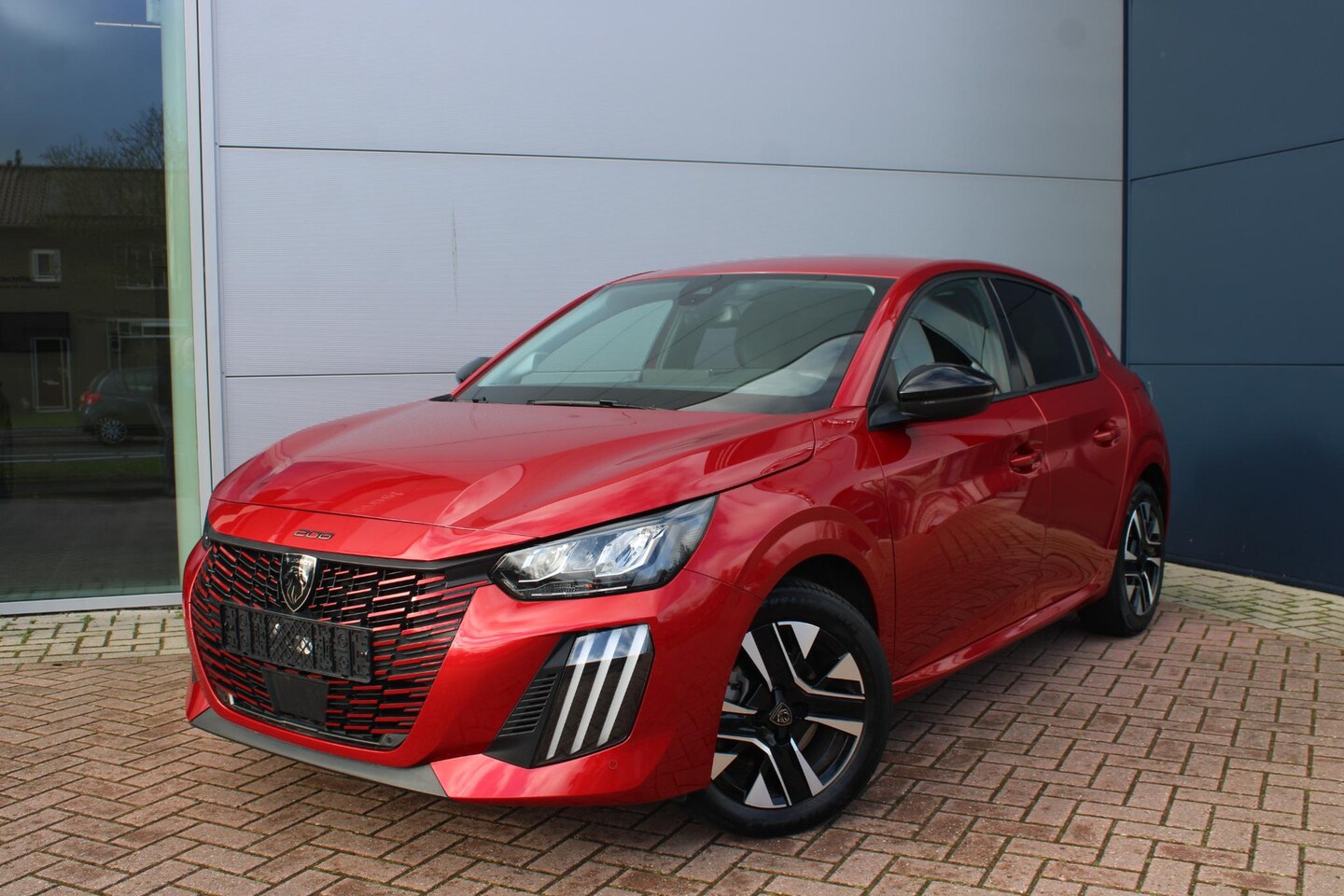 Peugeot 208 - 1.2 Hybrid e-DCS6 Allure Automaat Airco Cruise Carplay Rondom sensoren - AutoWereld.nl