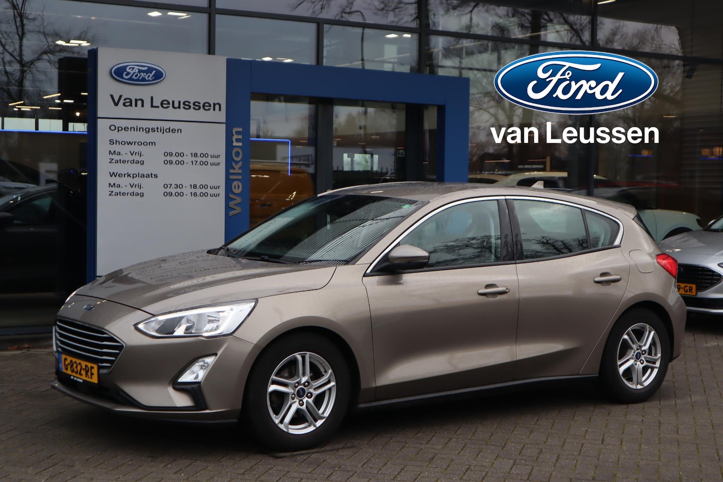 Ford Focus - 125PK TITANIUM BUSINESS 5-DEURS TREKHAAK PARK-SENSOREN LM-VELGEN KEYLESS CLIMA WINTERPACK - AutoWereld.nl