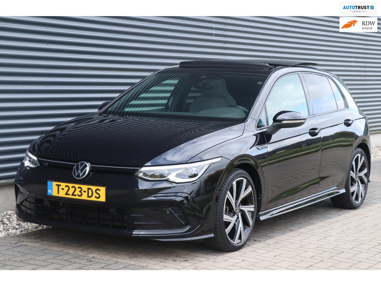 Volkswagen Golf - 1.5 eTSI R-Line | 3X R-Line | PANO | IQ.Light | VOL! - AutoWereld.nl