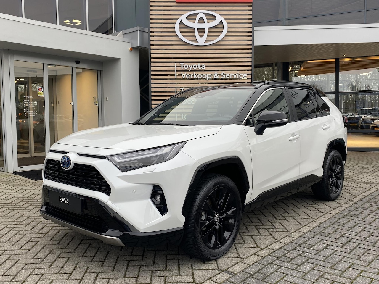 Toyota RAV4 - 2.5 Hybrid AWD Bi-Tone STOEL/STUURVERW PARK-SENSOREN APPLE/ANDROID ELEK-ACHTERKLEP AD-CRUI - AutoWereld.nl