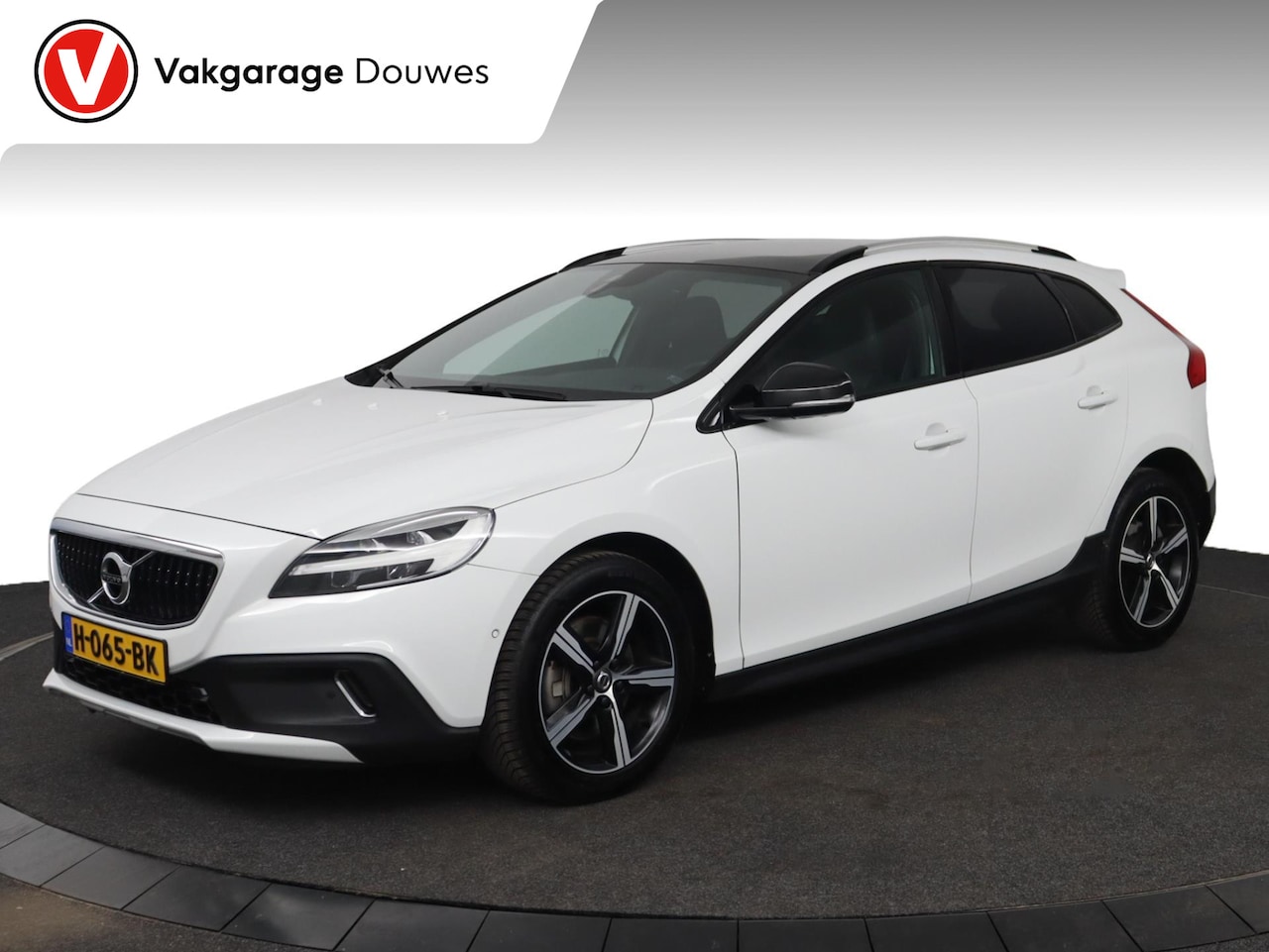 Volvo V40 Cross Country - T3 Polar+ Luxury | NAP | Automaat | 1e eigenaar | Pano | Leder | Stoelverwarming | Keyless - AutoWereld.nl