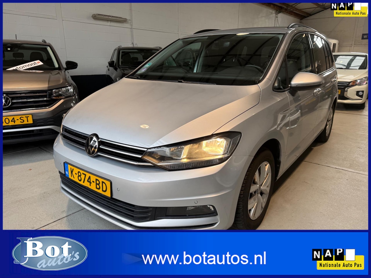 Volkswagen Touran - 1.5 TSI Comfortline / 7 PERSOONS / CLIMATE / CRUISE / ACHTERUITRIJCAMERA / NAVIGATIE / TRE - AutoWereld.nl