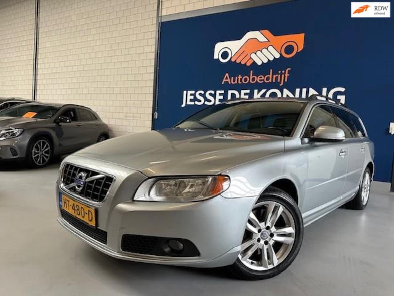 Volvo V70 - 2.0 D3 Summum automaat diesel / bj.2011 / leder/navigatie/climate/trekhaak/ cruise/APK tot - AutoWereld.nl