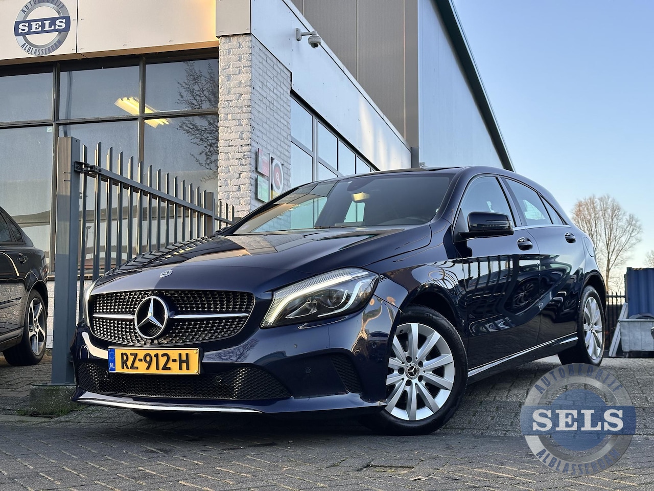 Mercedes-Benz A-klasse - 160 Ambition NLAUTO/CARPLAY/XENON/NAVI/AMG - AutoWereld.nl