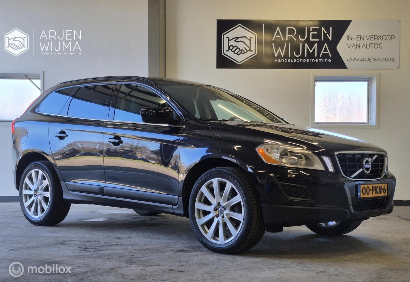 Volvo XC60 - 2.0 D3 | Carplay| Leder | Org. Nl |Trekhaak - AutoWereld.nl