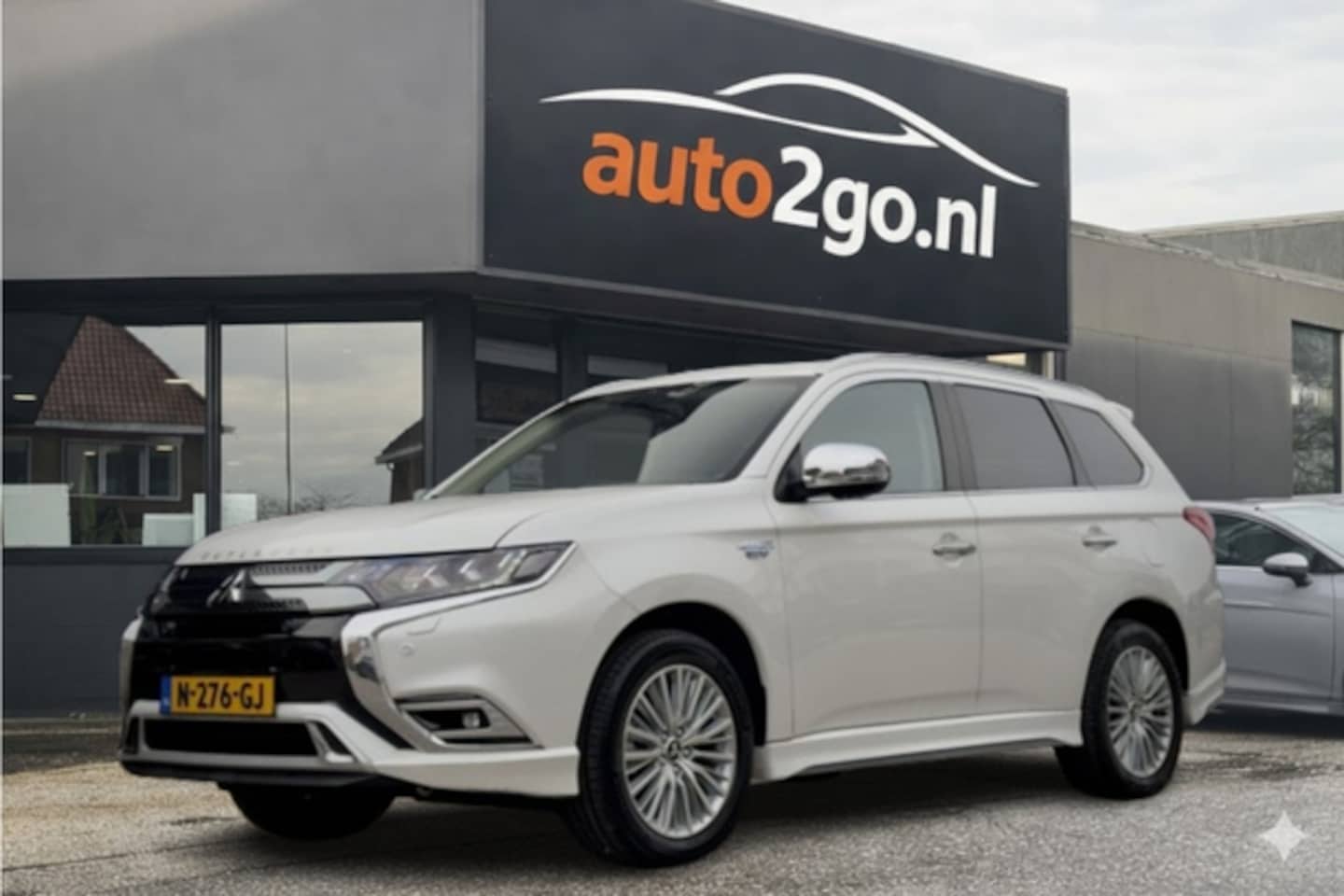 Mitsubishi Outlander - 2.4 PHEV INTENSE+ PANODAK LEDER NAVI CAMERA APPLE-CARPLAY LED LMV PDC - AutoWereld.nl