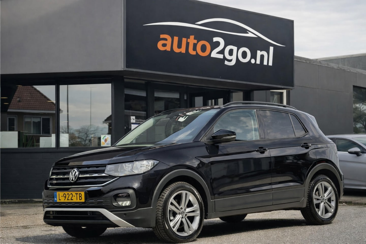 Volkswagen T-Cross - 1.5 TSI AUT7 R-LINE 93D.KM! NAVI CAMERA APPLE-CARPLAY LED LMV PDC - AutoWereld.nl
