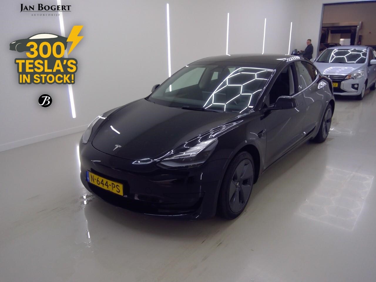 Tesla Model 3 - Standard RWD Plus 91% SoH FACELIFT [ LFP-ACCU+WARMTEPOMP+AUTOPILOT+60 kWh+PREMIUM AUDIO ] - AutoWereld.nl