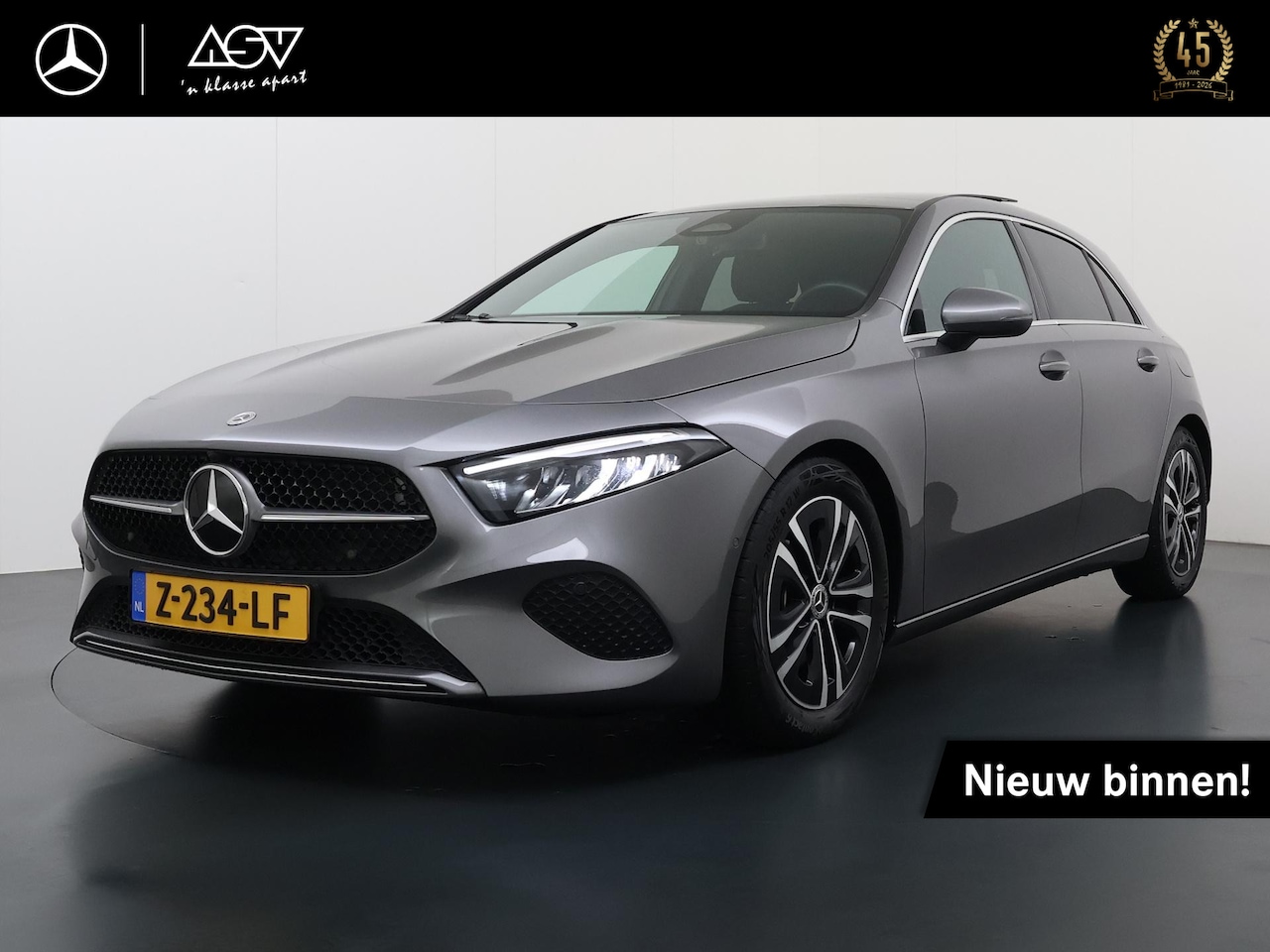 Mercedes-Benz A-klasse - 180 Luxury Line Star Edition | Panorama - Schuifdak | Stoelverwarming Voor | DAB+ Radio | - AutoWereld.nl