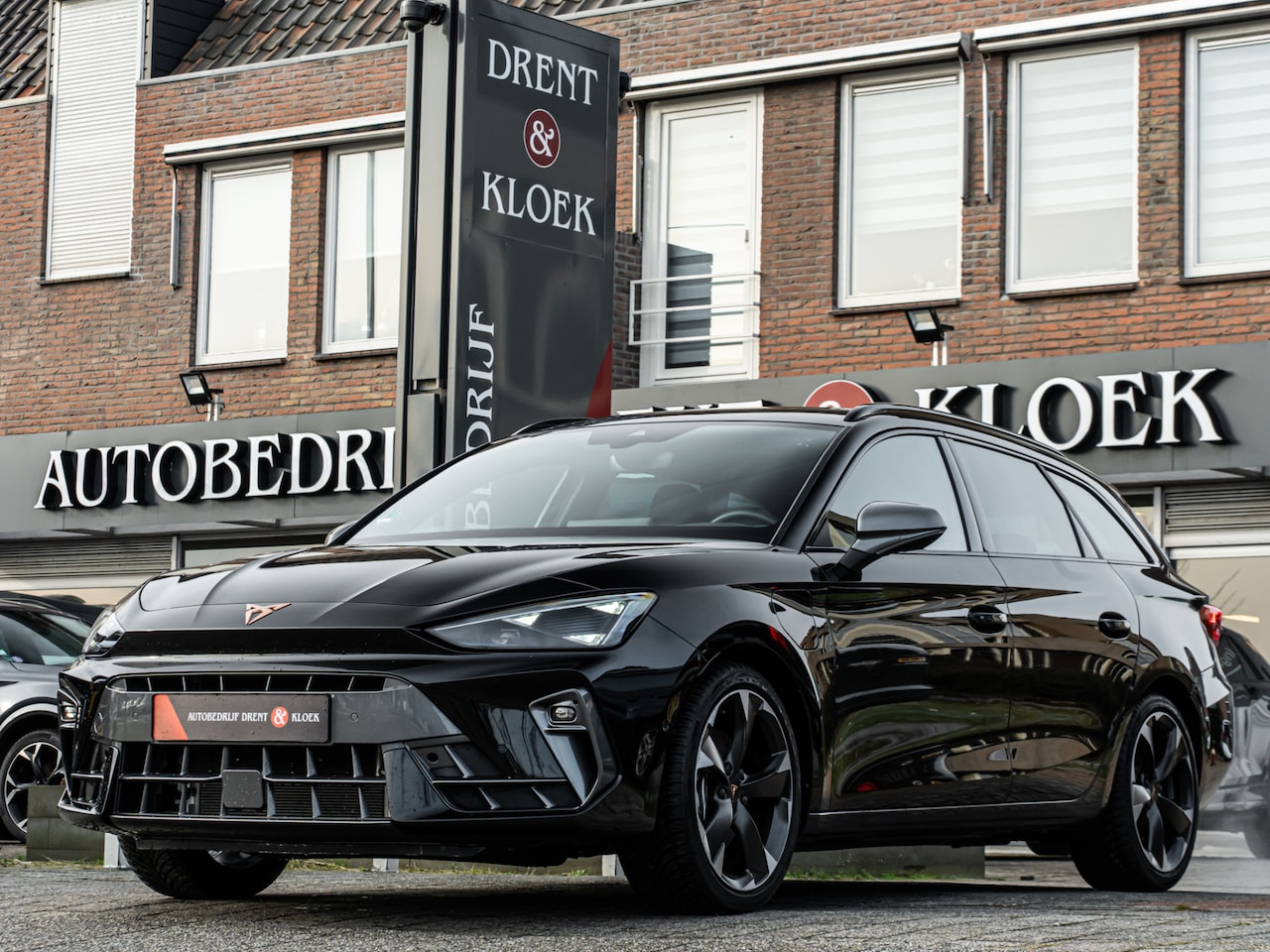 CUPRA Leon Sportstourer - 1.5 TSI e-Hybrid Business KUIPSTOELEN SPORTSTUUR CAMERA STOELVERW ELEK STOEL - AutoWereld.nl