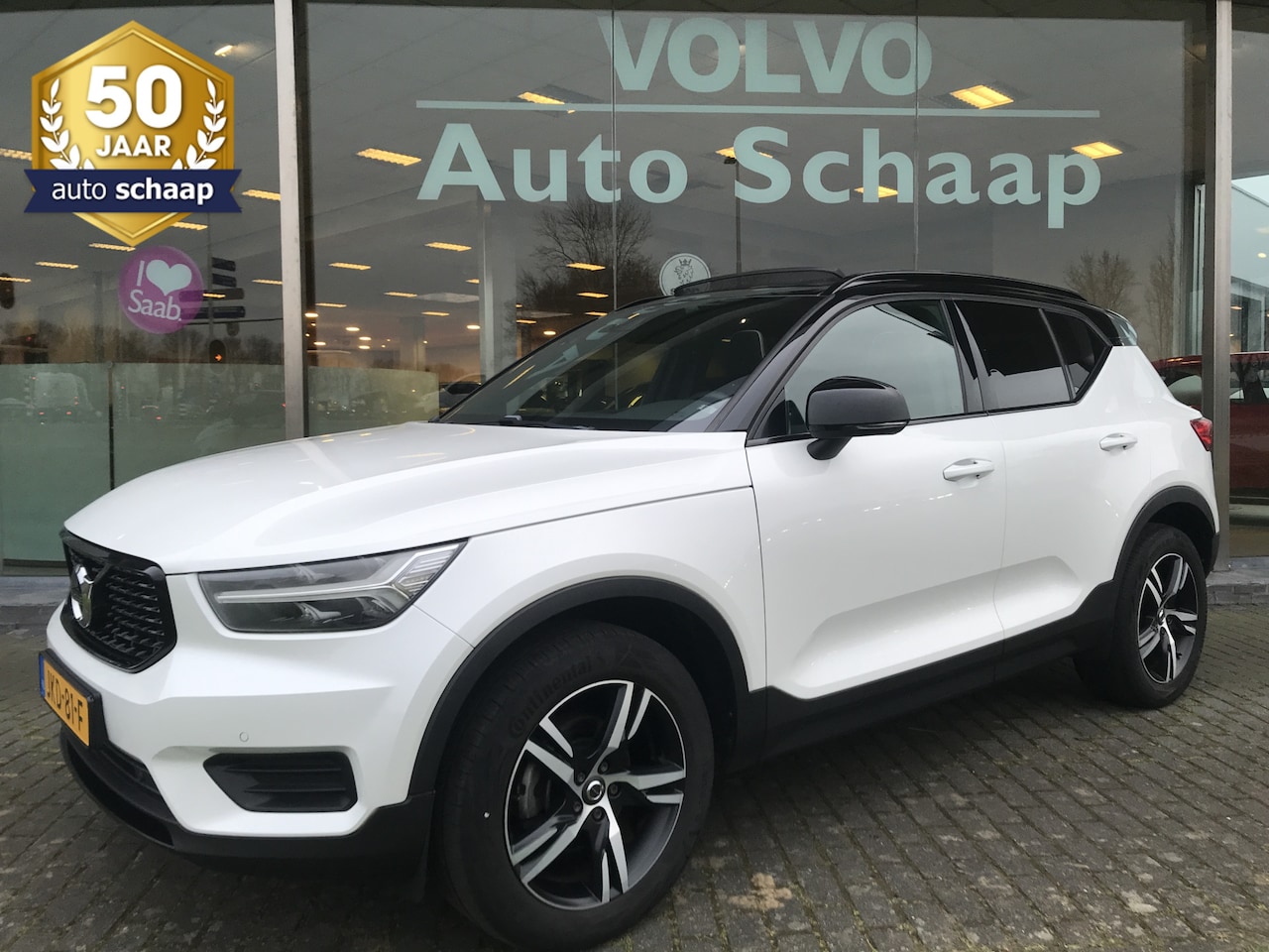 Volvo XC40 - 1.5 T3 R-Design Automaat | Rijklaar incl 12 mnd Bovag | Panoramadak On-Call Camera Donker - AutoWereld.nl