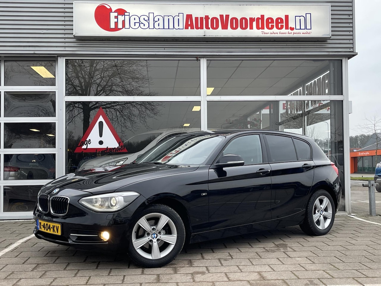 BMW 1-serie - 116i High Executive /Automaat/Clima/Stoelverw./Sport interieur/Navi/ - AutoWereld.nl