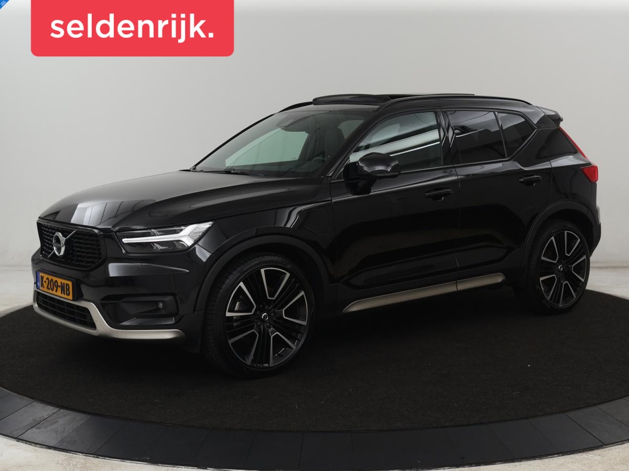 Volvo XC40 - 1.5 T5 Recharge Inscription | Panoramadak | Leder | 360 Camera | Stoelverwarming | Adaptiv - AutoWereld.nl