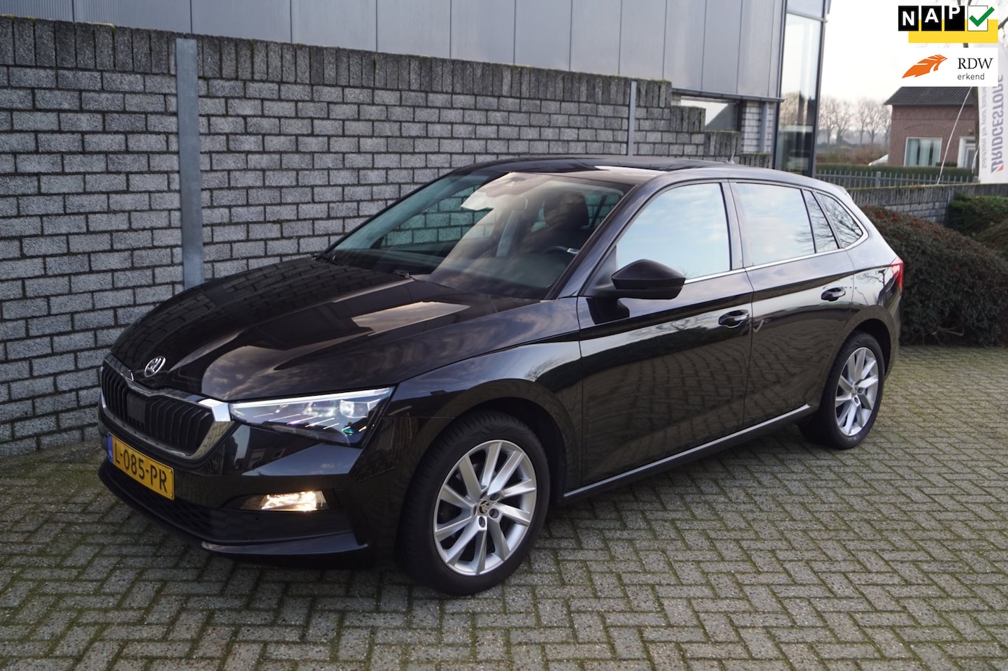 Skoda Scala - 1.0 TSI Business Edition 85 KW Sportst Stoelverw Navi Camera Clima Full LED Kopl Cruise Ap - AutoWereld.nl