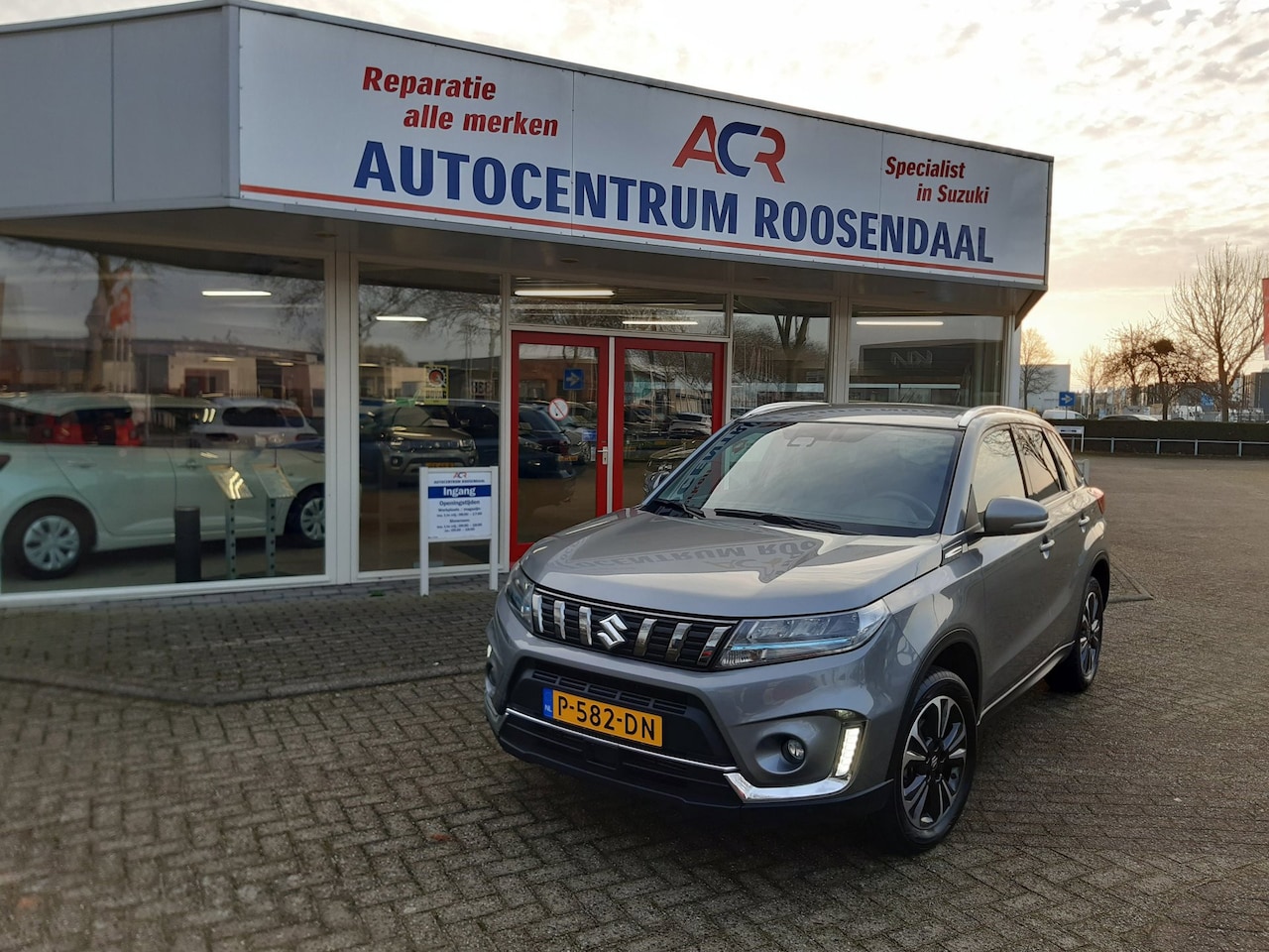 Suzuki Vitara - 1.4 Boosterjet Style Smart Hybrid met trekhaak 1e eigenaar - AutoWereld.nl