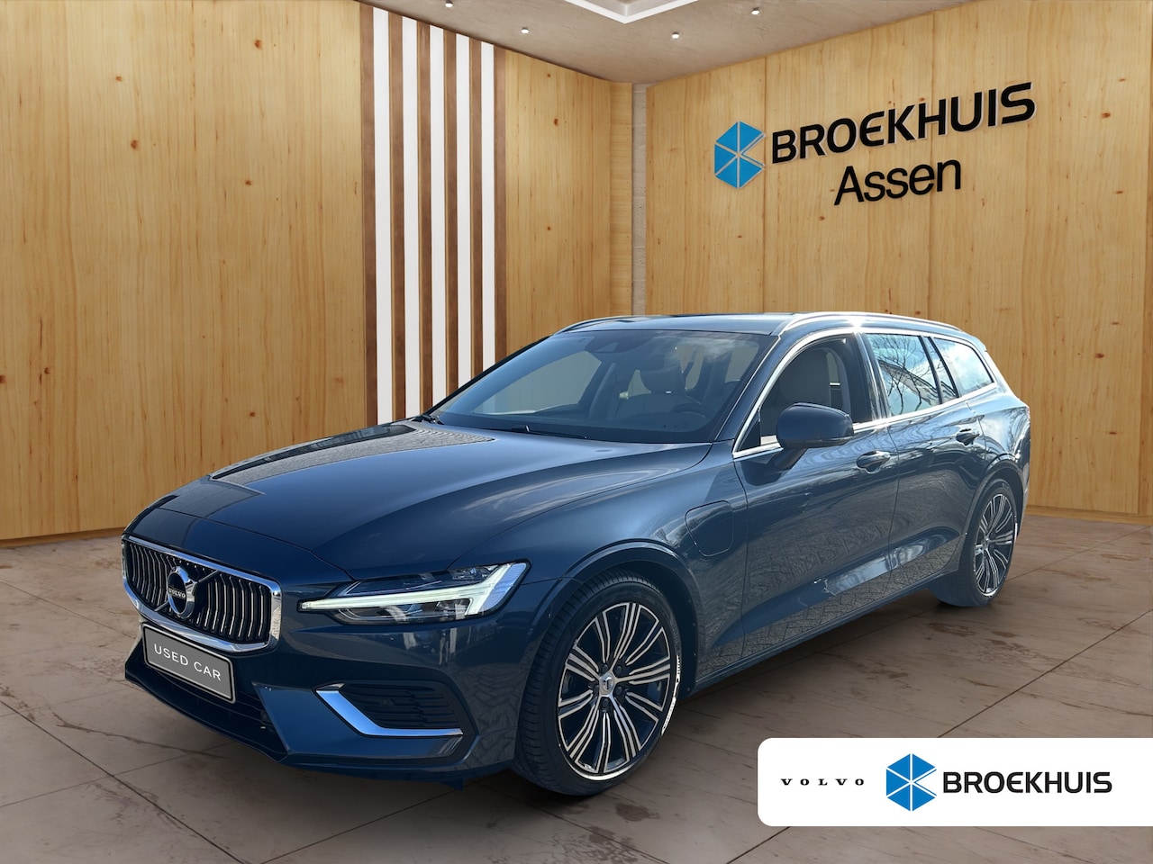 Volvo V60 - T6 Recharge AWD Inscription | Achteruitrij assistent | BLIS | Camera - AutoWereld.nl