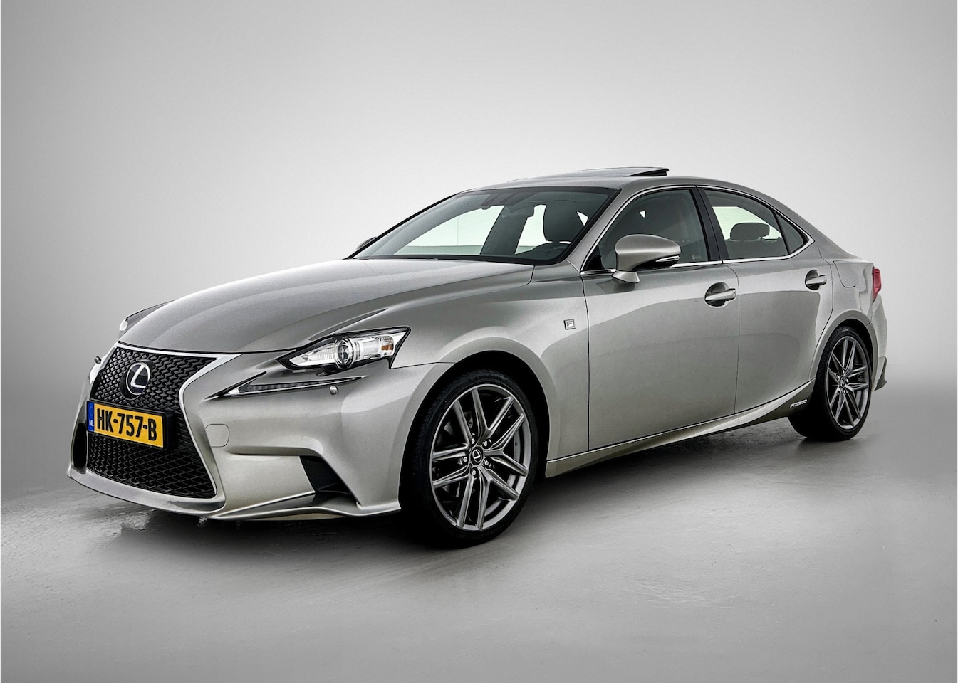 Lexus IS - 300h F Sport Line | Schuifdak | Premium Navigatie Systeem | Stoelverwarming | - AutoWereld.nl
