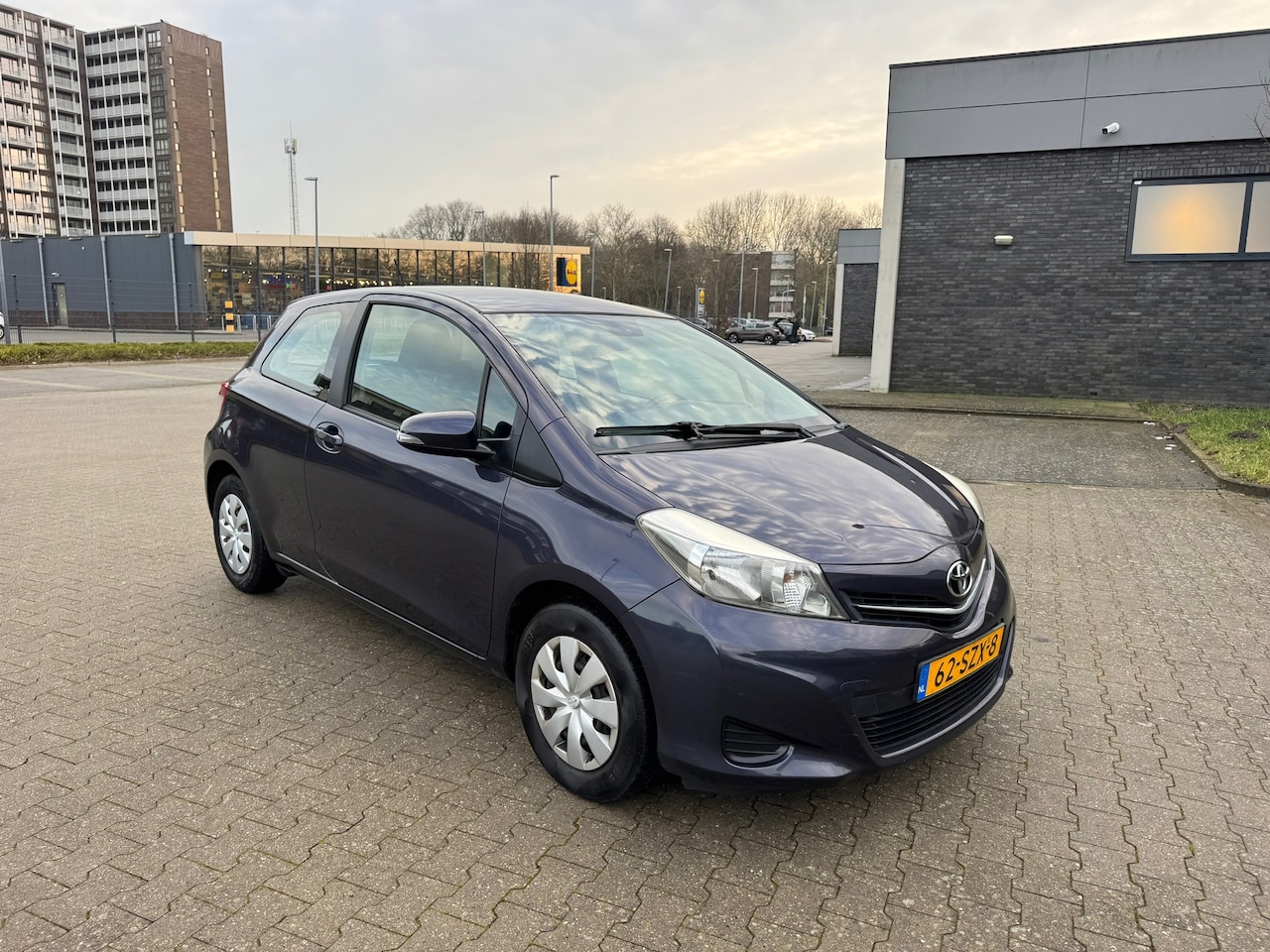 Toyota Yaris - 1.0 VVT-i Aspiration 1.0 VVT-i Aspiration - AutoWereld.nl