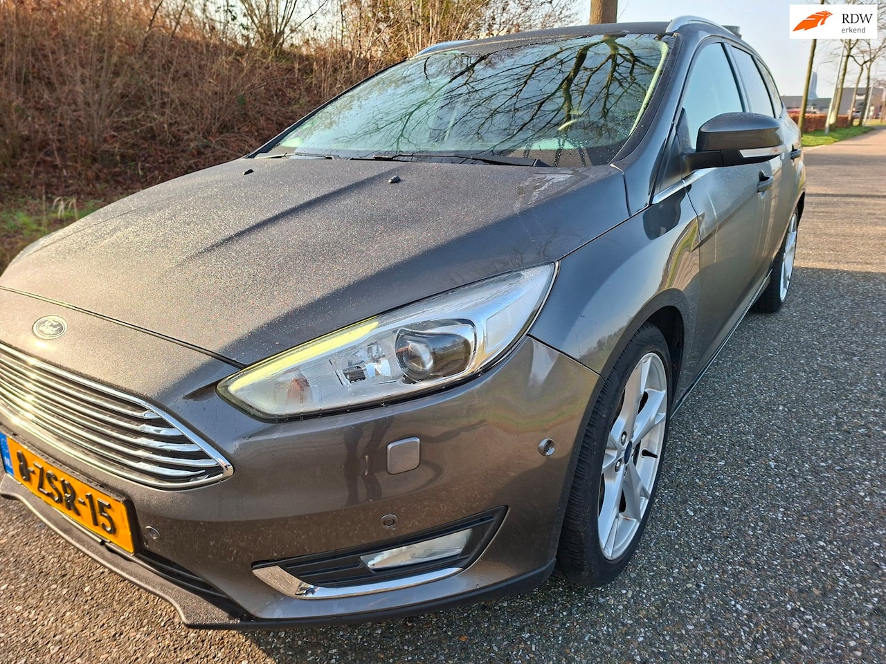 Ford Focus Wagon - 1.5 Titanium Edition Super mooie auto - AutoWereld.nl