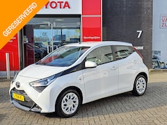 Toyota Aygo X - X-PLAY 5-DEURS NAVI CAMERA APPLE/ANROID AUDIO-STUURWIELBEDIENING