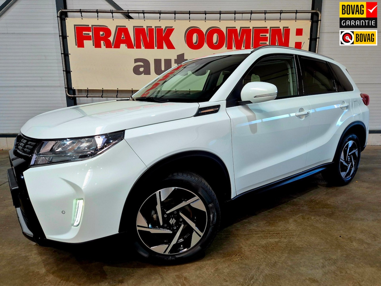 Suzuki Vitara - 1.4 Boosterjet Style Smart Hybrid 129PK + Panorama|Keyless|Dodehoek|LED|Navi|Apple|Android - AutoWereld.nl