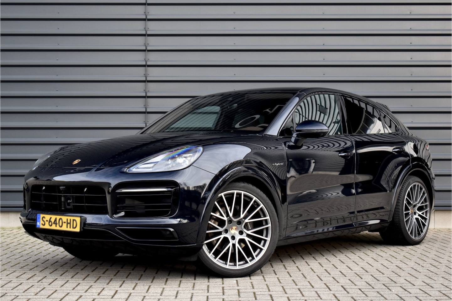 Porsche Cayenne Coupé - 3.0 E-Hybrid 462pk Platinum Edition SportDesign | Pano | ACC | Trekhaak | 22'' Wielen | Bo - AutoWereld.nl
