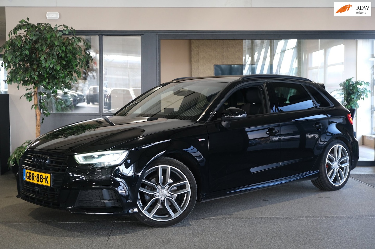 Audi A3 Sportback - 35 TFSI 2x S-Line S-tronic 150PK Pano Navi Virtual ACC Led PDC Dab Trekhaak - AutoWereld.nl
