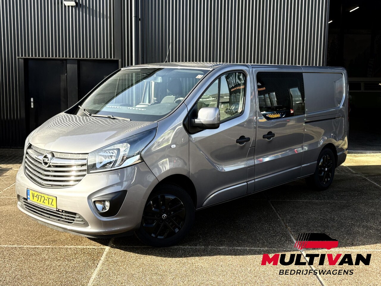 Opel Vivaro - 1.6 CDTI 125pk L2H1 DC SPORT | 2x schuifdeur | Keyless | Camera | Velgen | Dubbel cabine | - AutoWereld.nl