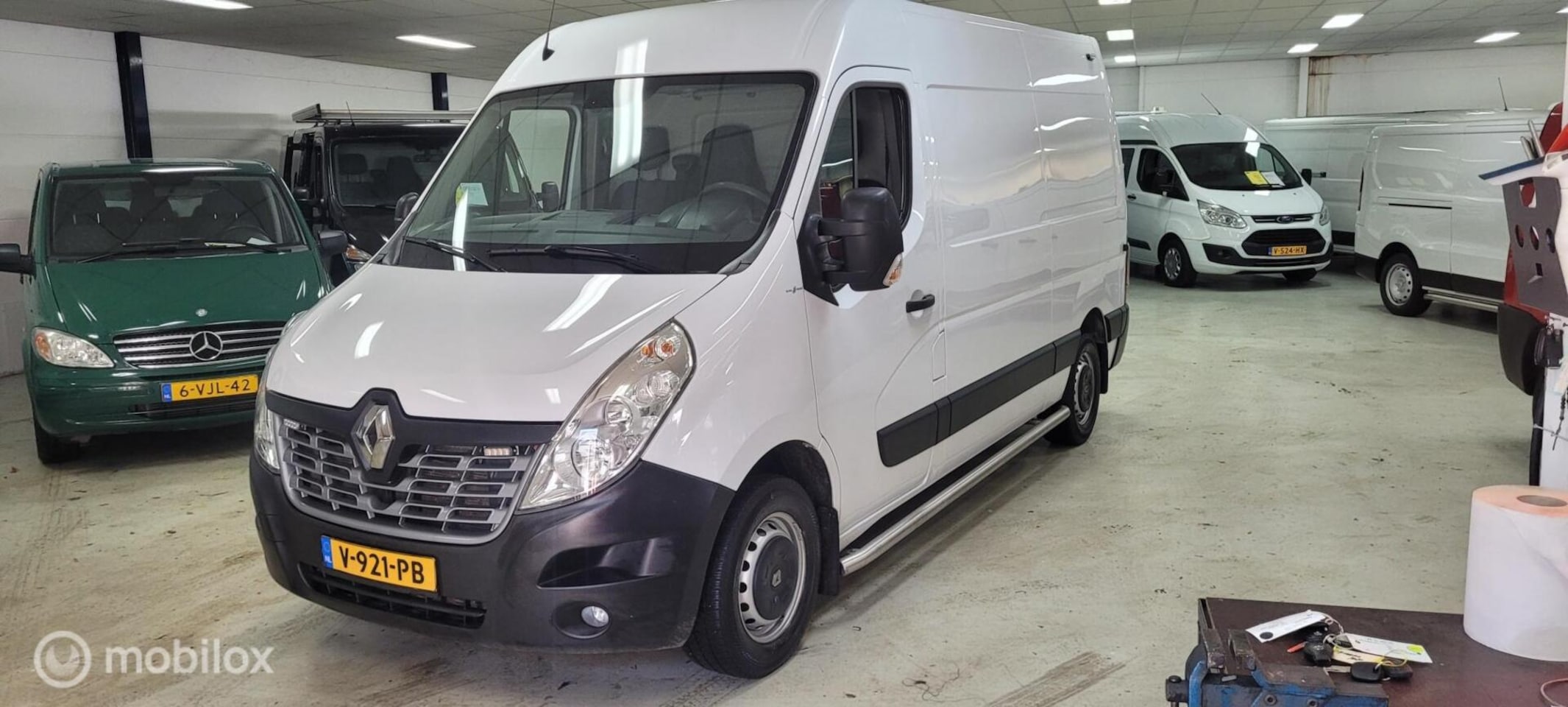 Renault Master - bestel T33 2.3 dCi L2H2 met 111.000 km - AutoWereld.nl