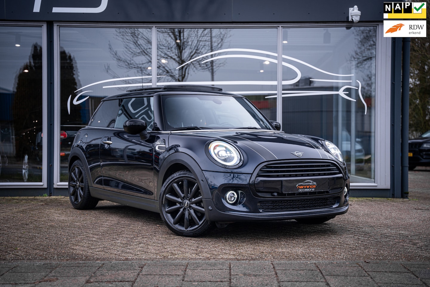 MINI Cooper - Mini 1.5 60 Years Edition|Pano|H&K|Head's Up|CarPlay|Keyless|LED|Navi| - AutoWereld.nl
