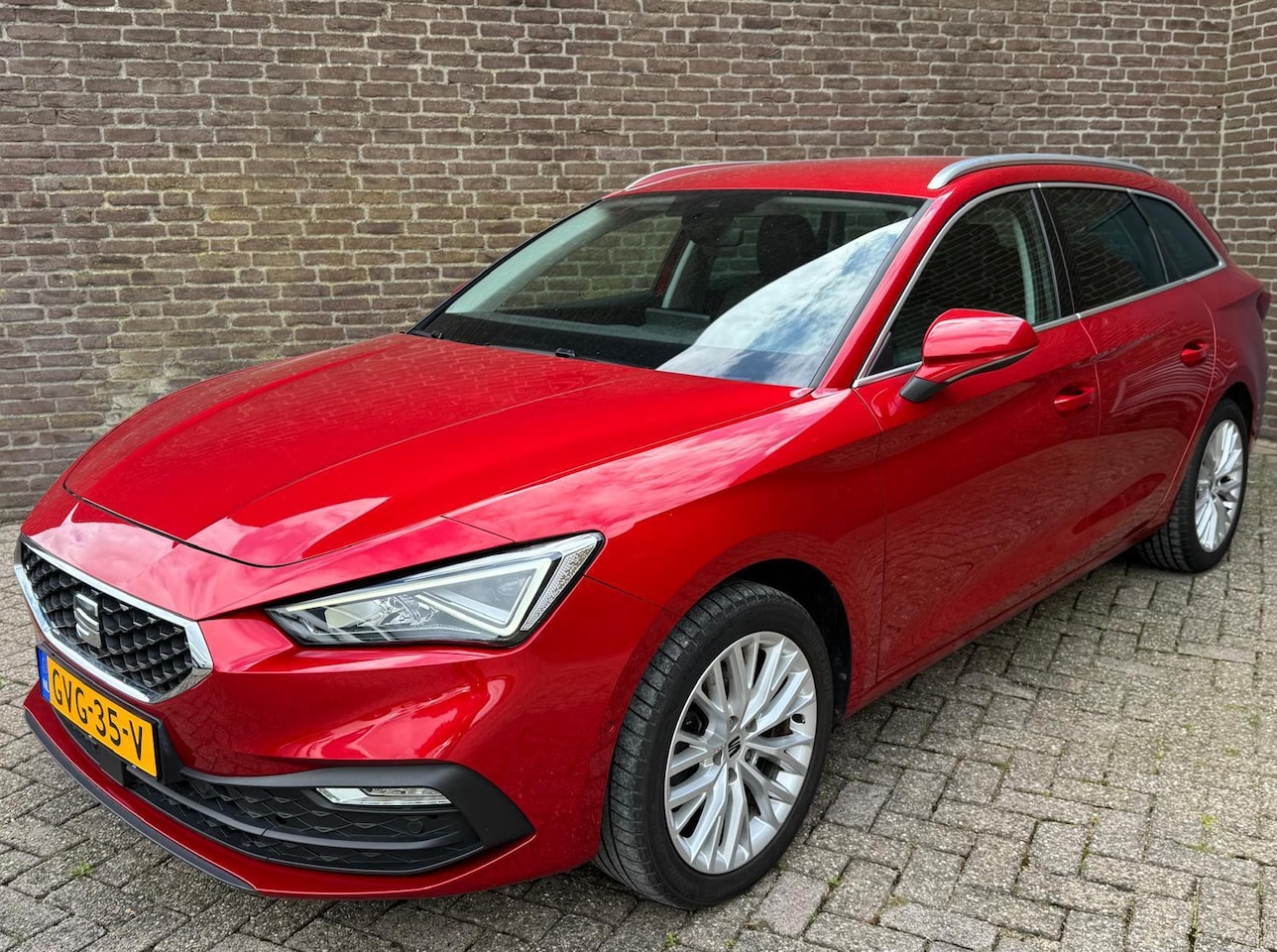 SEAT Leon Sportstourer - 1.5 TSI Xcellence Carplay Camera Full-Led Keyless Stoelverwarming - AutoWereld.nl