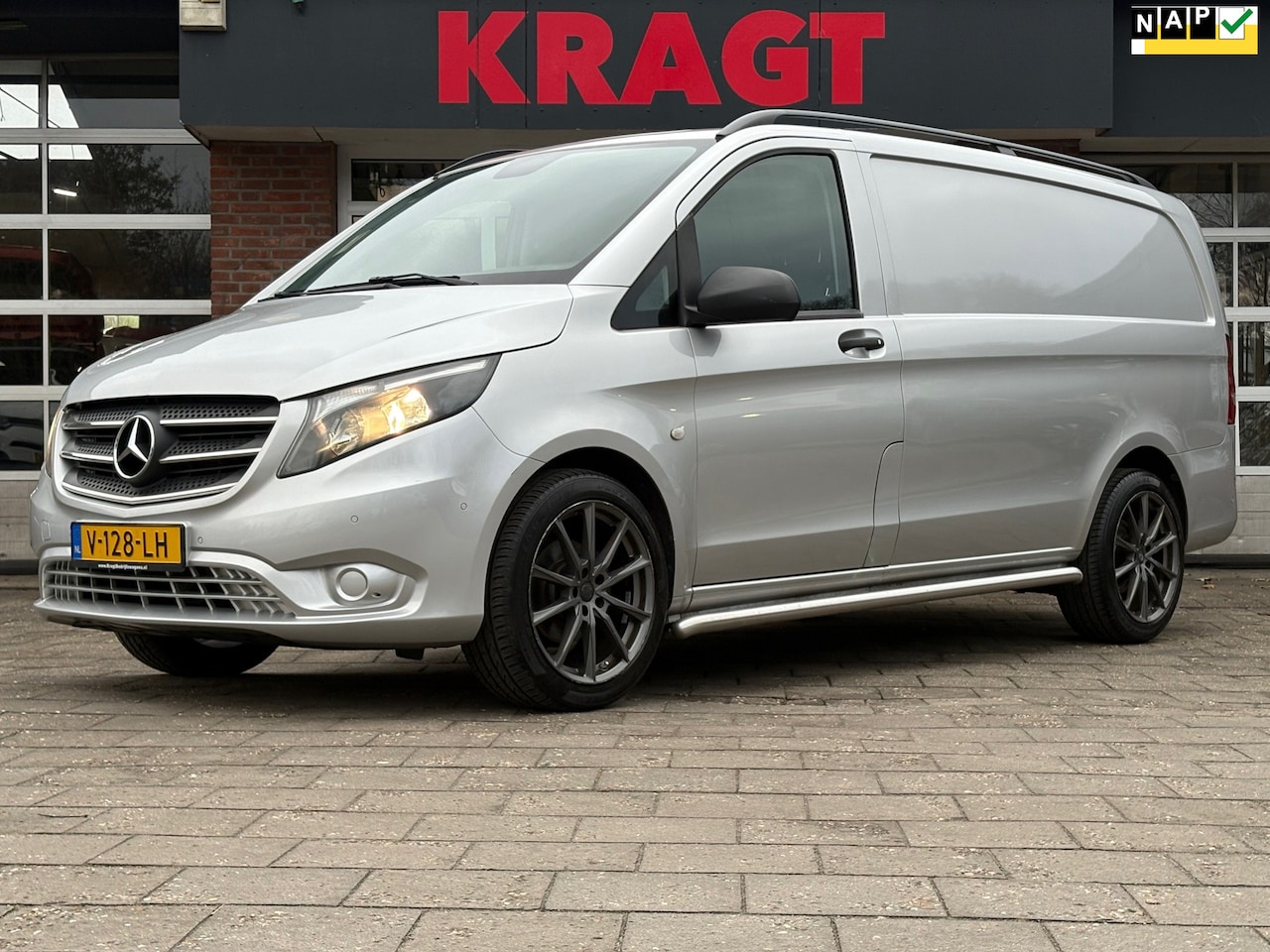 Mercedes-Benz Vito - 116 CDI Lang|EURO6|NAP|AUTOMAAT|airco|cruise|achteruitrijcamera||trekhaak|navi|parkeersens - AutoWereld.nl