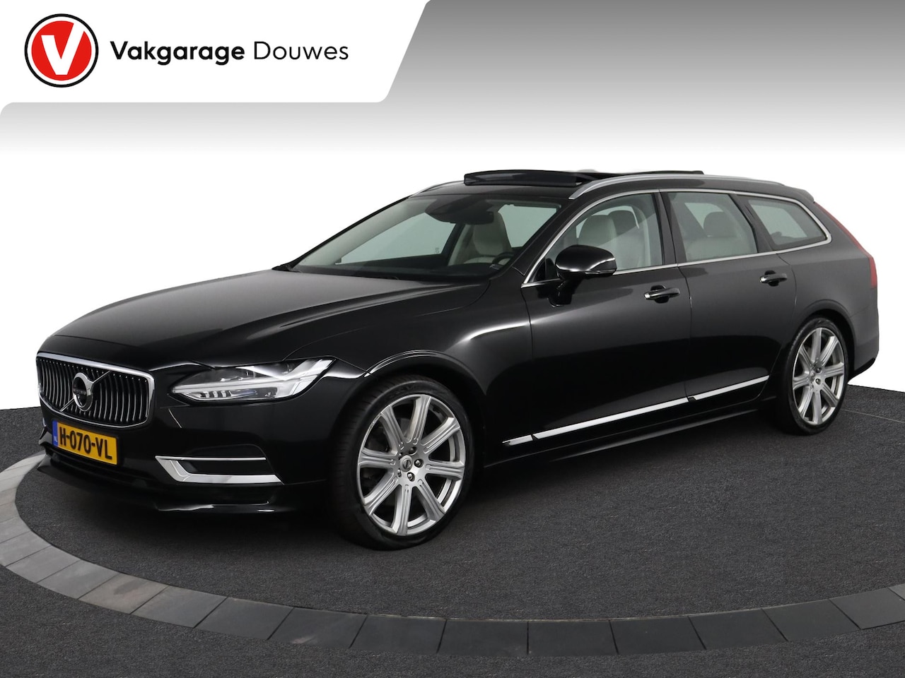 Volvo V90 - 2.0 T4 Business Luxury+ | NAP | ACC | Pano | DOH | Stoelverwarming | Trekhaak - AutoWereld.nl