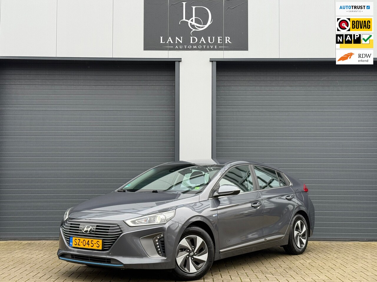 Hyundai IONIQ - 1.6 GDi Comfort / AUTOMAAT / CAMERA / NAP - AutoWereld.nl