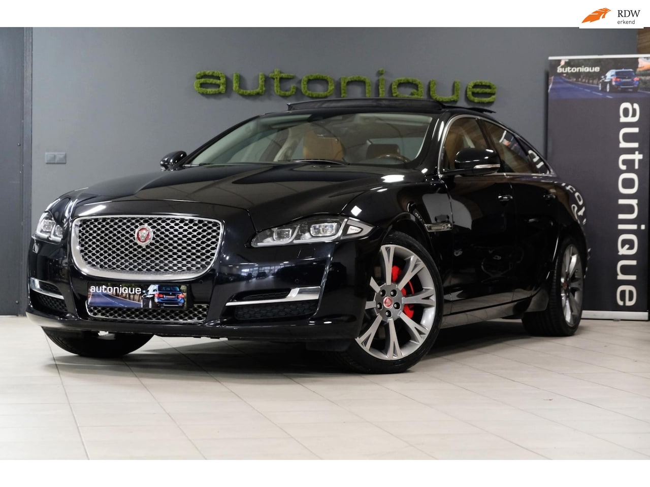 Jaguar XJ - 3.0 V6 SC AWD Premium Luxury UNIEK 1e Eig. *109dkm* |PANORAMADAK| 4 NIEUWE BANDEN - AutoWereld.nl