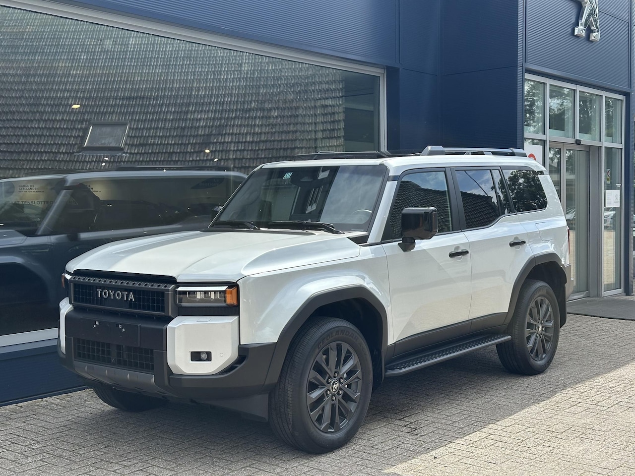 Toyota Land Cruiser - 2.8 D-4D President | Grijs Kenteken Prijs excl. BTW /incl. BPM | FULL OPTIONS | Navigatie - AutoWereld.nl