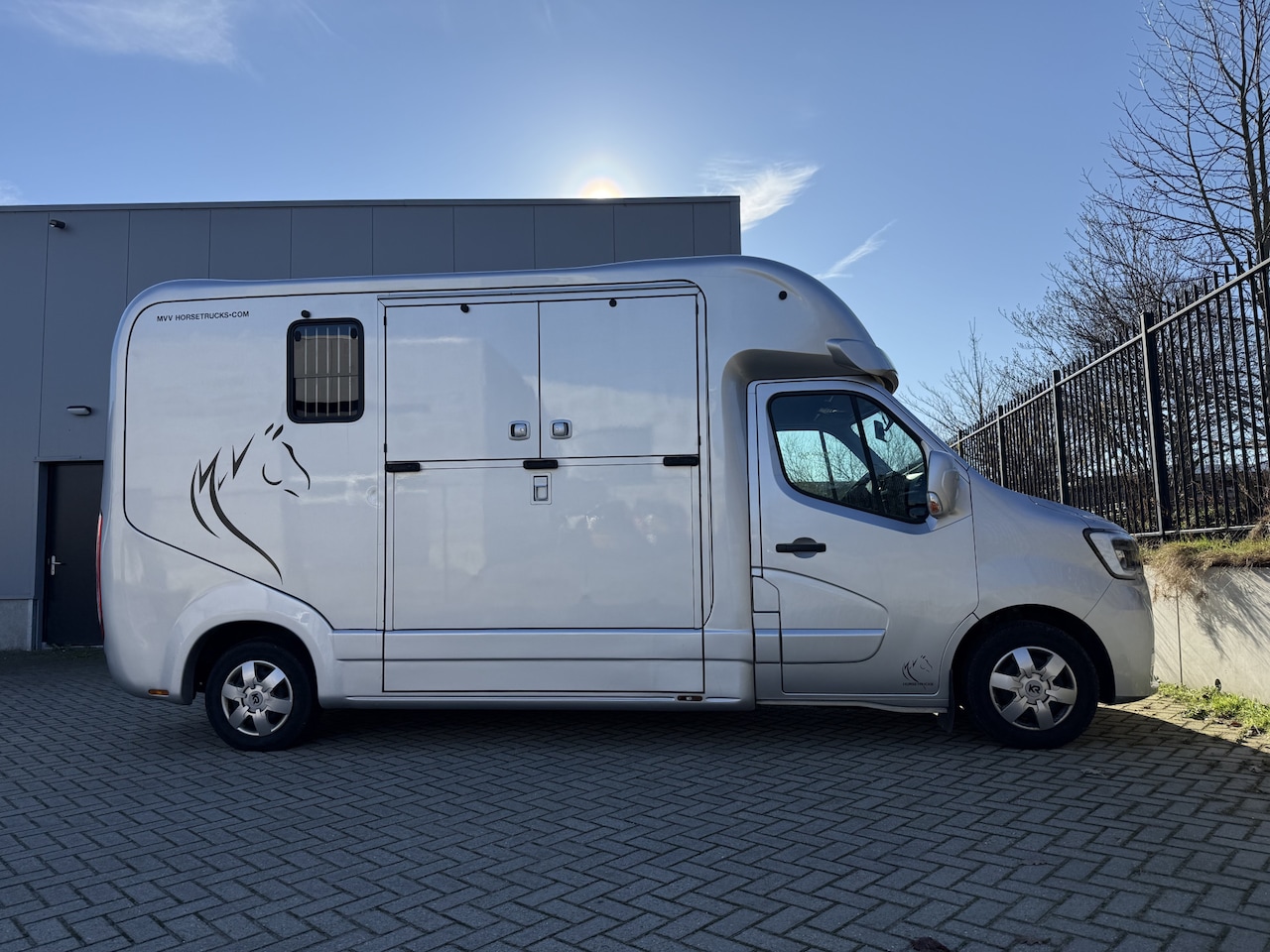 Renault Master - PAARDENWAGEN | HORSETRUCK | KRISMAR | STALLION 3XL | 2023 | HENGST | 3-SEAT | 165PK | 70.2 - AutoWereld.nl